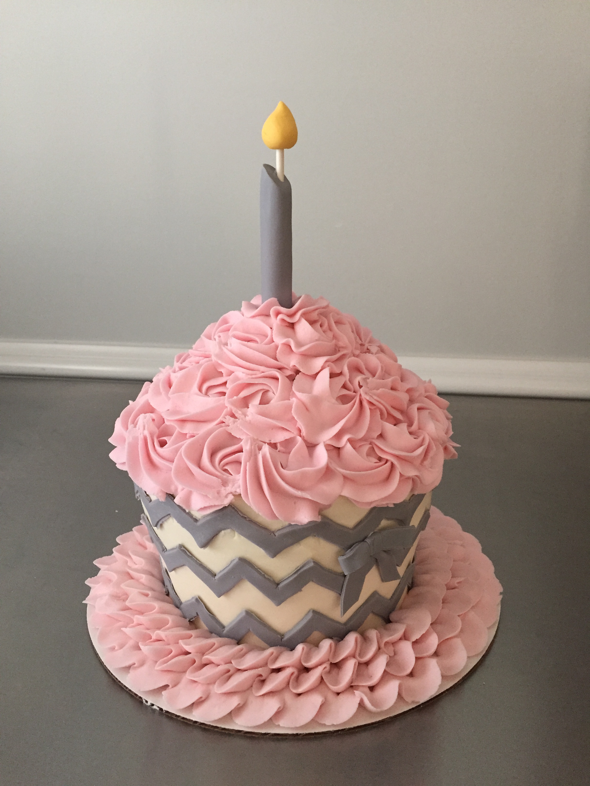 Gray and Pink Cupcakes Gray and Pink Cupcakes