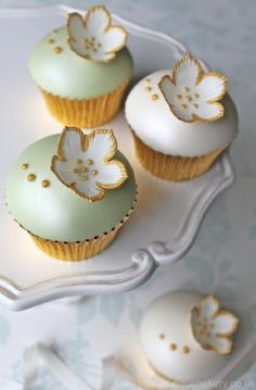Green and Gold Cupcakes
