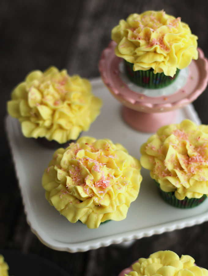 How to Make Frosting Flowers On Cupcakes
