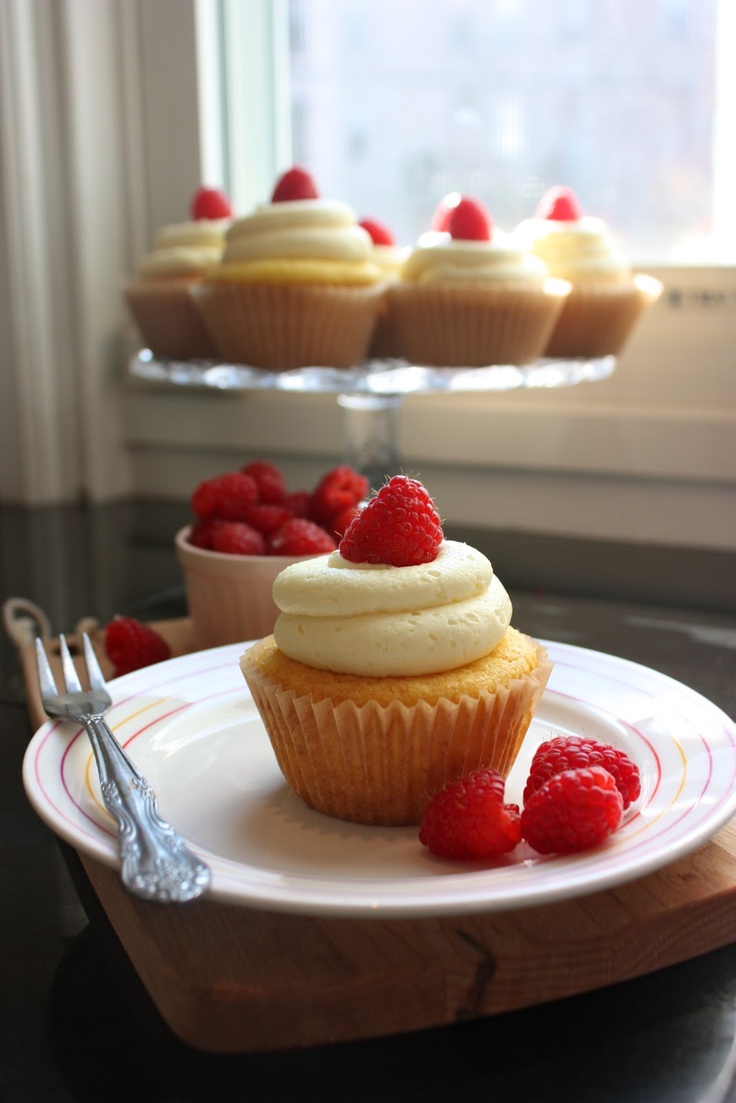 Lemon Cupcakes with Raspberry Filling