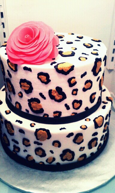 Leopard Print Cakes Made with Buttercream Leopard Print Cakes Made with Buttercream