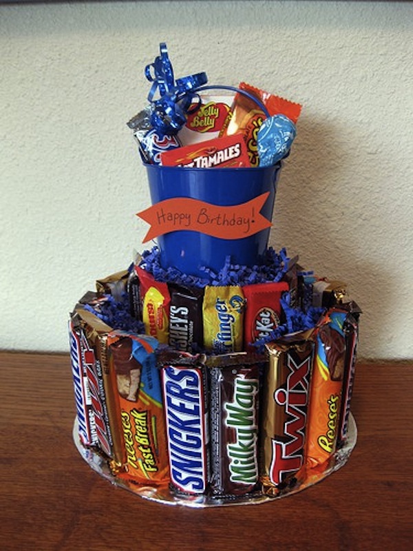 Make a Candy Bar Cake Make a Candy Bar Cake