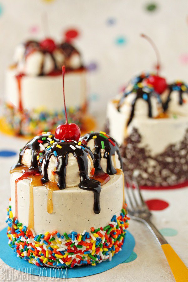 Mini Banana Split Cakes