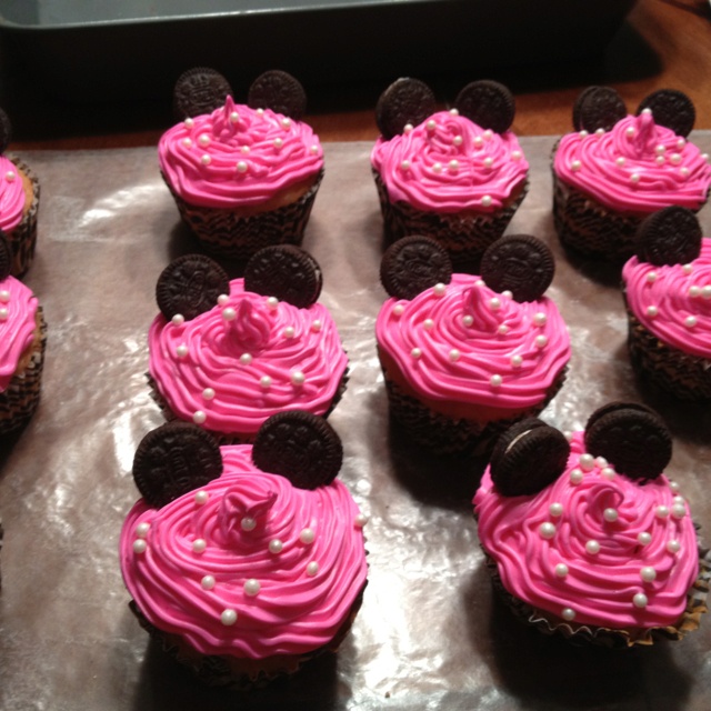 Mini Minnie Mouse Cupcakes with Oreos