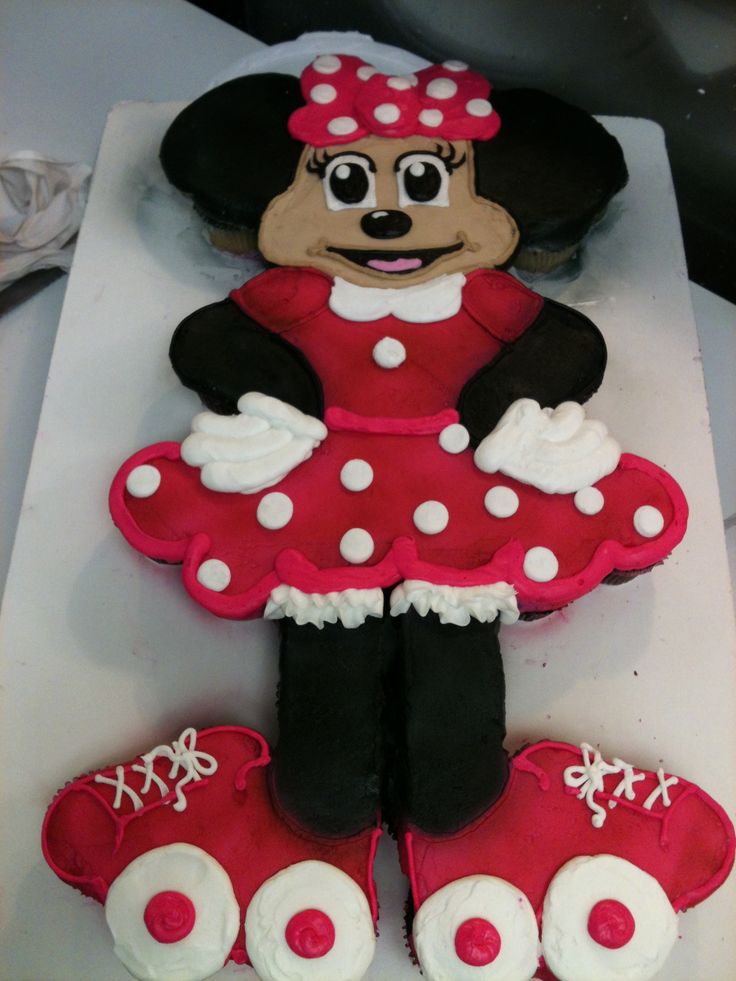 Minnie Mouse Cake Made Out of Cupcakes