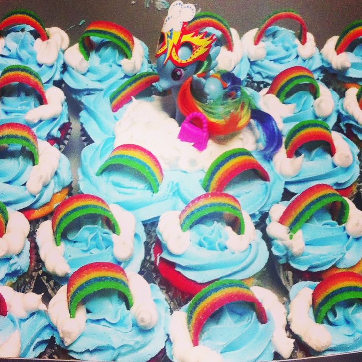 My Little Pony Rainbow Dash Cupcakes