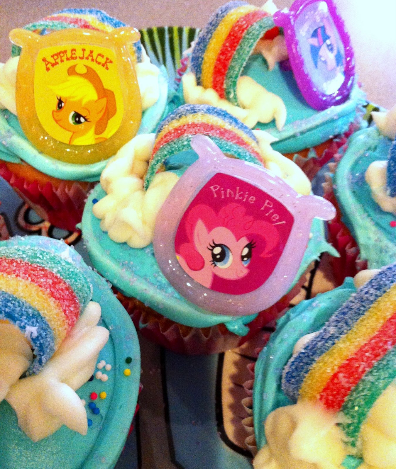 My Little Pony Rainbow Dash Cupcakes