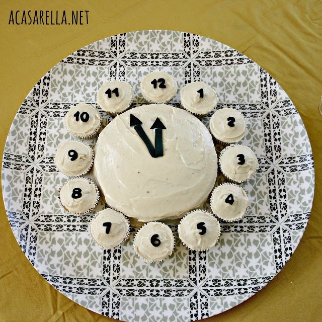 New Year's Eve Clock Cake New Year's Eve Clock Cake