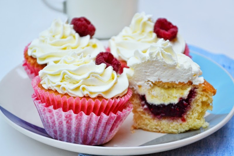 Vanilla Cupcakes with Raspberry