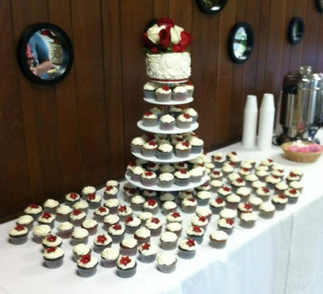 Wedding Cake and Cupcake Display Wedding Cake and Cupcake Display