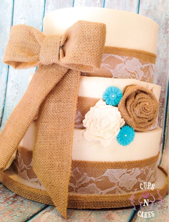 Burlap and Lace Wedding Cake