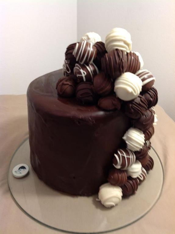 Chocolate Cake Decorating Ideas