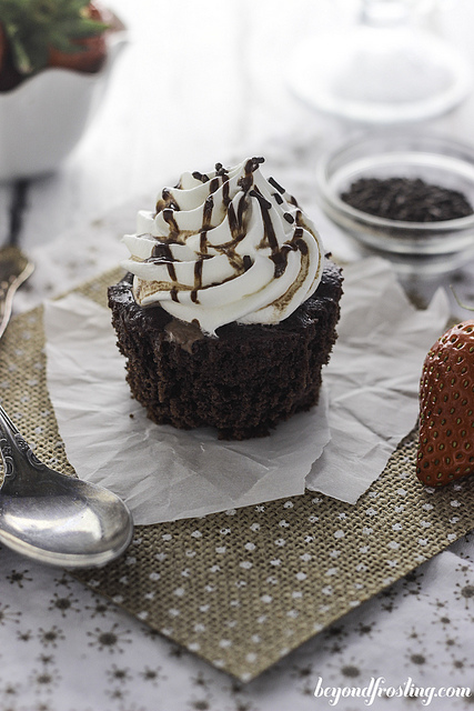 Chocolate Cupcakes with Cake Mix Pudding Chocolate Cupcakes with Cake Mix Pudding