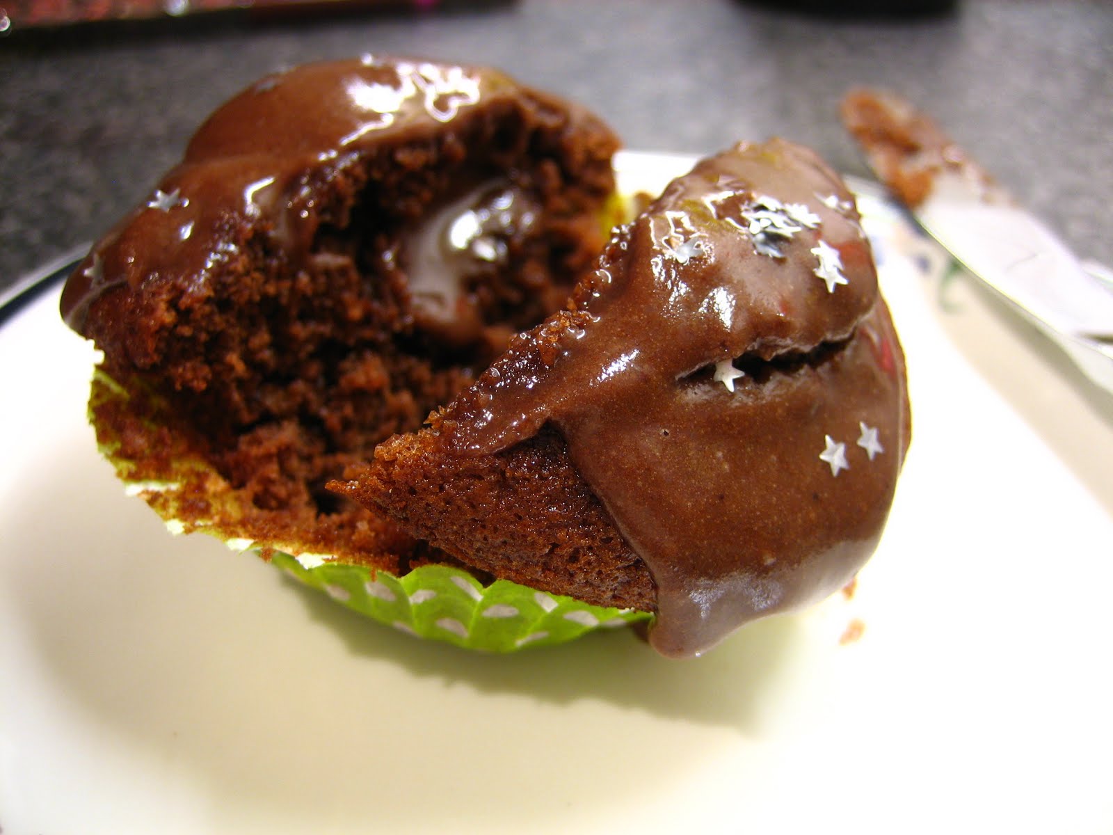 Chocolate Cupcakes with Pudding Filling