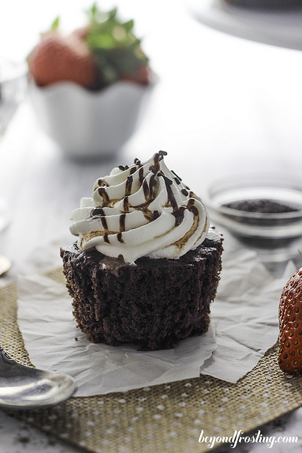 Chocolate Cupcakes with Pudding