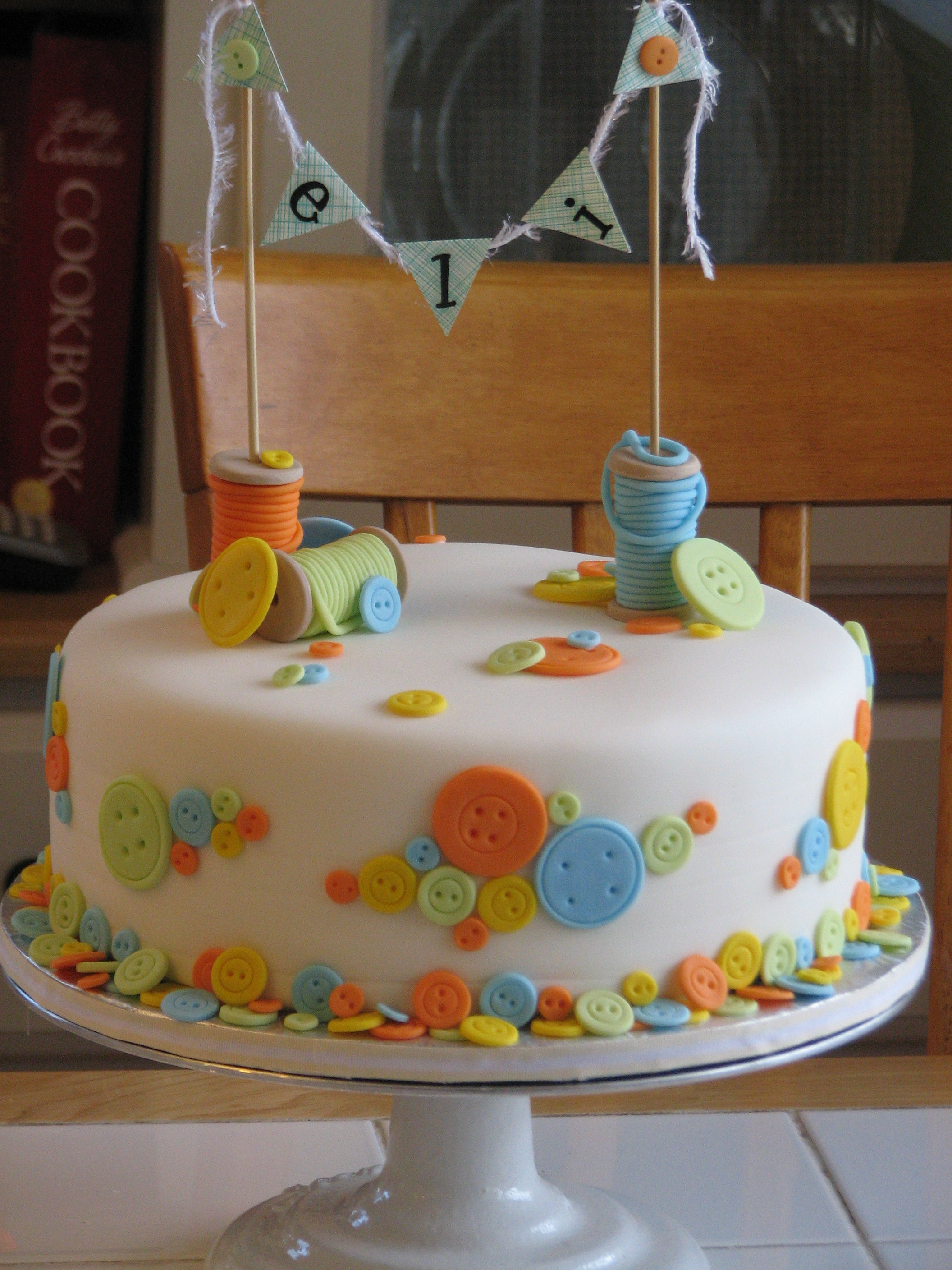 Cute Baby Shower Button Cakes Cute Baby Shower Button Cakes