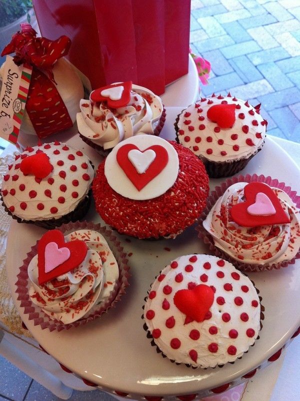 Cute Valentine's Day Cupcakes Cute Valentine's Day Cupcakes
