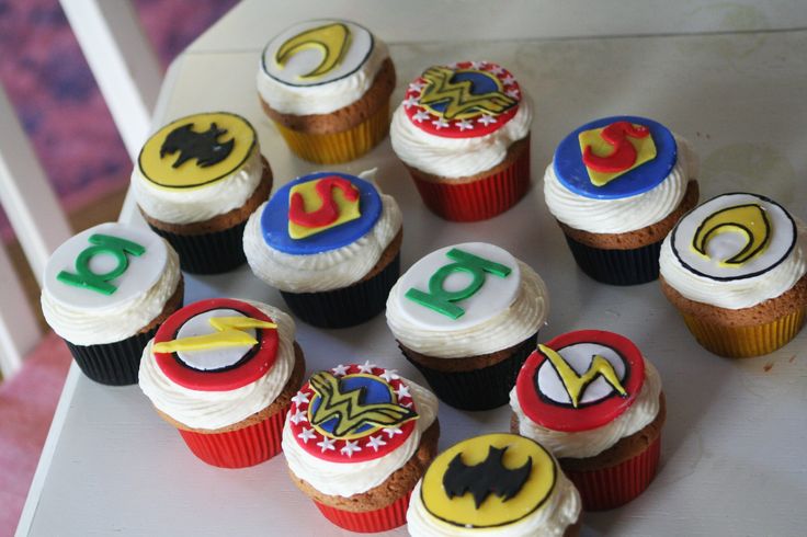 DC Comics Superhero Cake Cupcakes