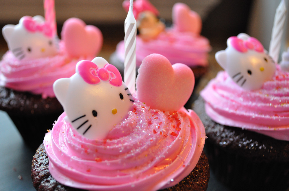 Hello Kitty Birthday Cupcakes