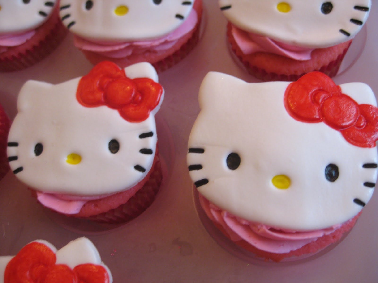 Hello Kitty Cupcakes