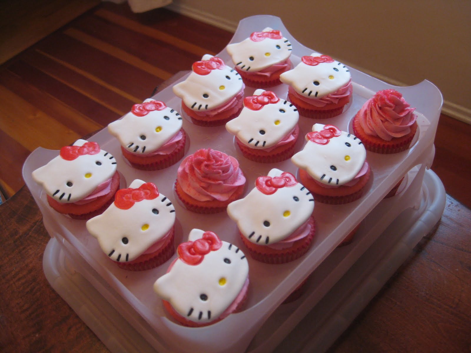 Hello Kitty Cupcakes