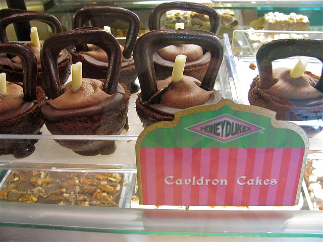 Honeydukes Cauldron Cakes