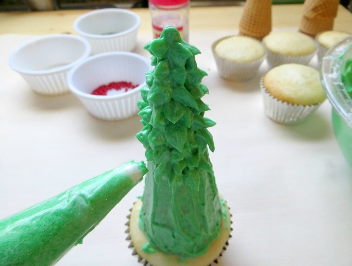 How to Make Christmas Tree Cupcakes