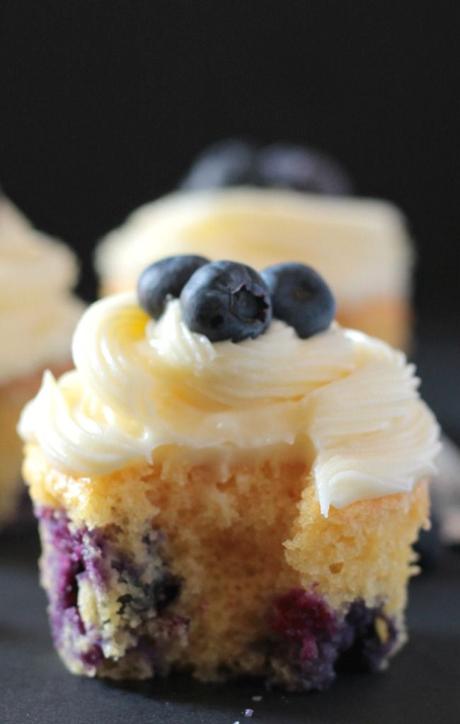 Lemon Blueberry Cupcakes with Cream Cheese Frosting Lemon Blueberry Cupcakes with Cream Cheese Frosting