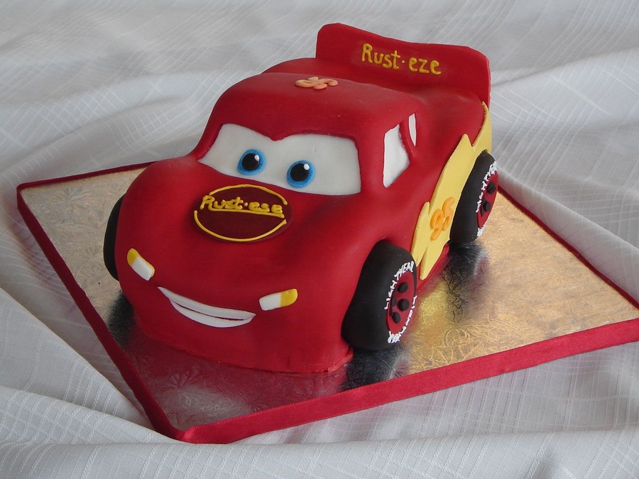 Lightning McQueen Cake