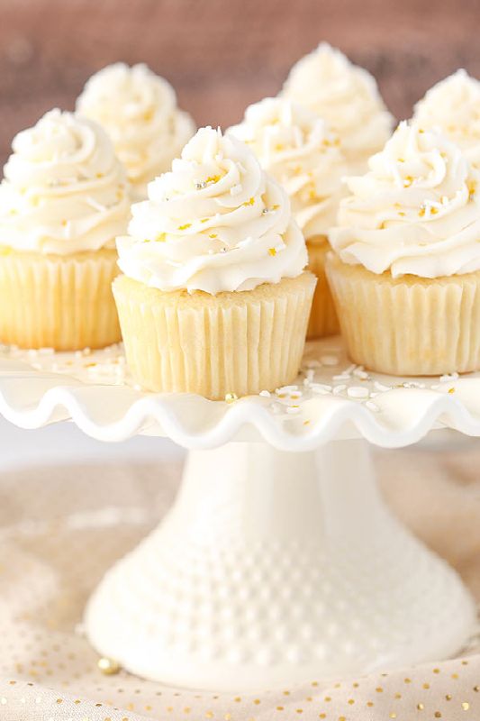 Moist Vanilla Cupcakes