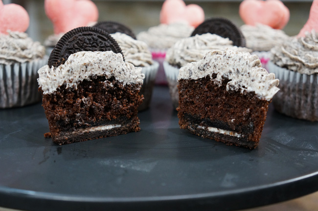 Oreo Cupcakes with Chocolate Frosting Oreo Cupcakes with Chocolate Frosting