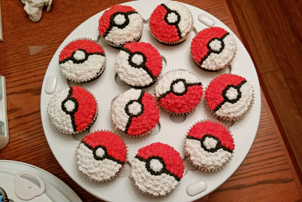 Pokeball Pokemon Cake Cupcakes