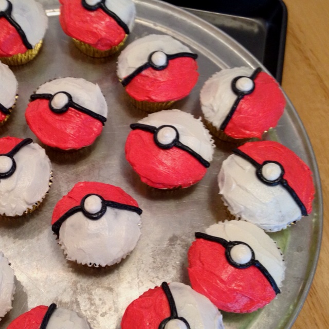 Pokemon Ball Cupcake Cake