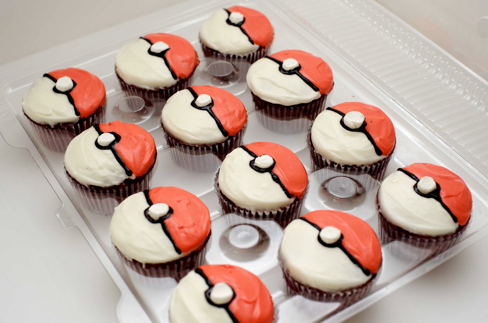 Pokemon Pokeball Cupcakes