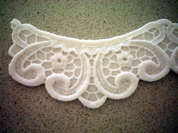 Scalloped Lace Border