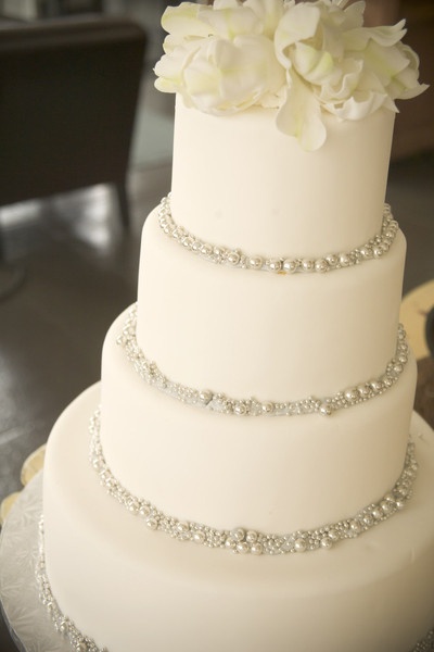 Simple and Elegant Wedding Cake