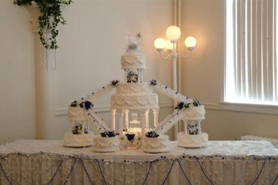 Small Wedding Cakes with Fountains