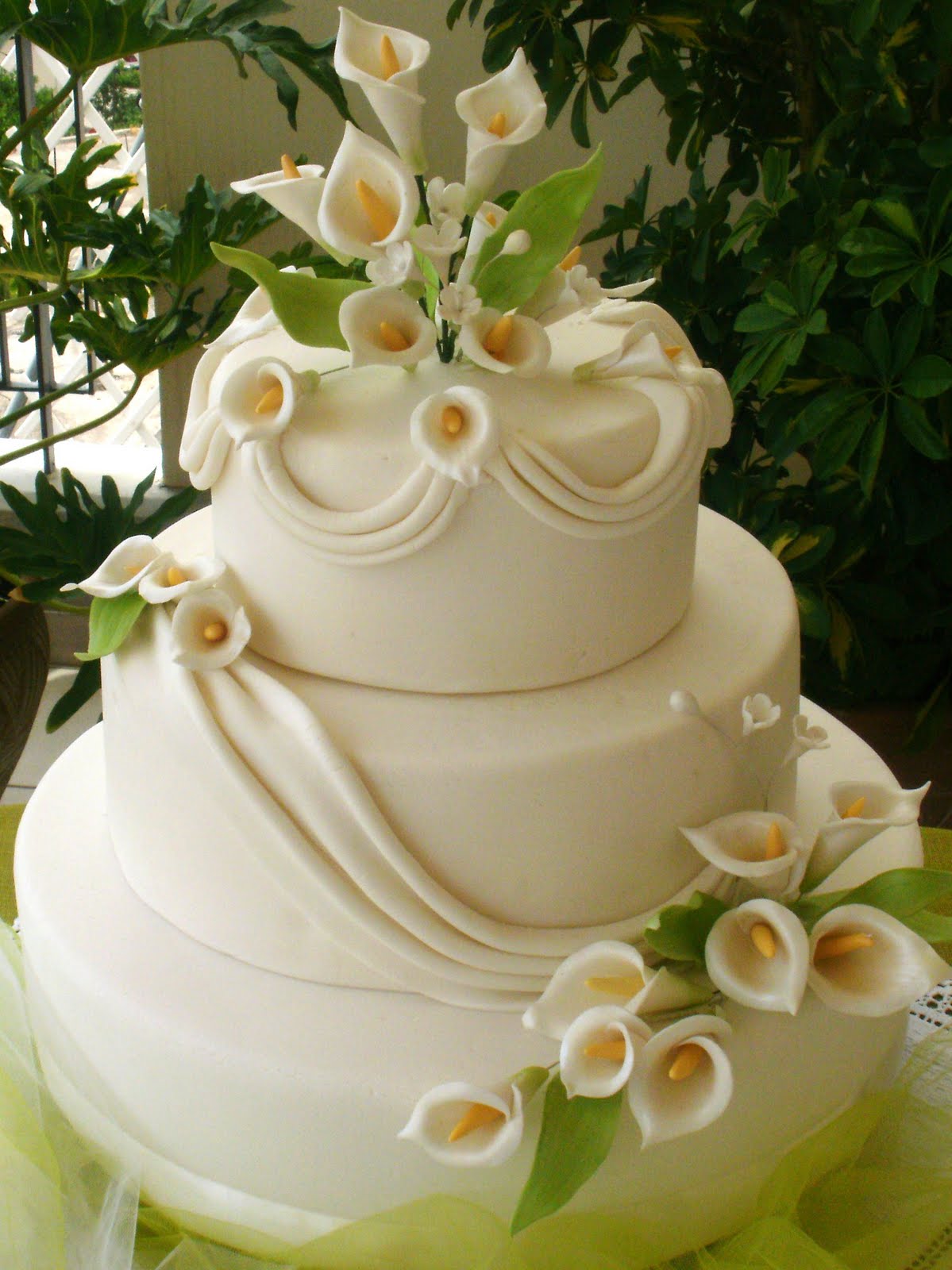 Wedding Cakes with Calla Lilies Decorations