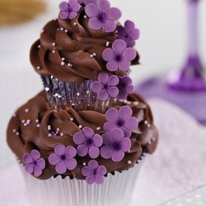 2 Tier Cake with Cupcakes