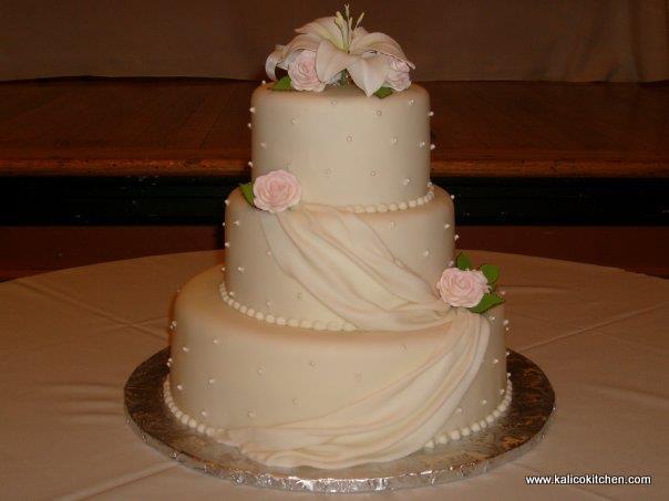 3 Tier Fondant Wedding Cake 3 Tier Fondant Wedding Cake