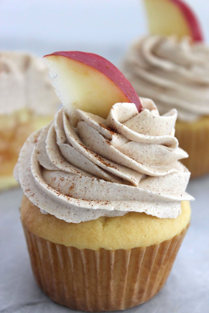 Brown Sugar Cinnamon Apple Filled Cupcakes with Buttercream Frosting Brown Sugar Cinnamon Apple Filled Cupcakes with Buttercream Frosting