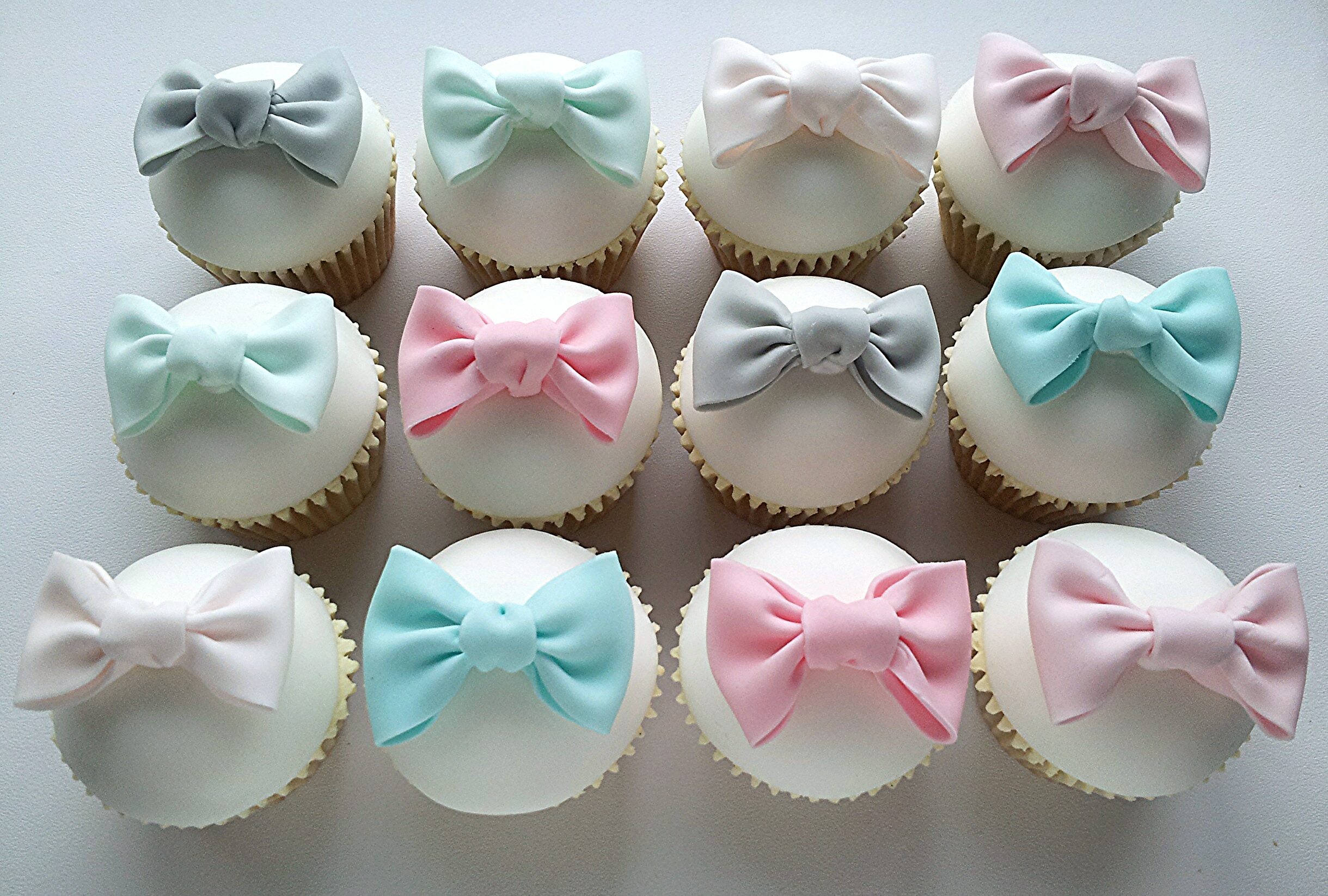 Cupcake Bow