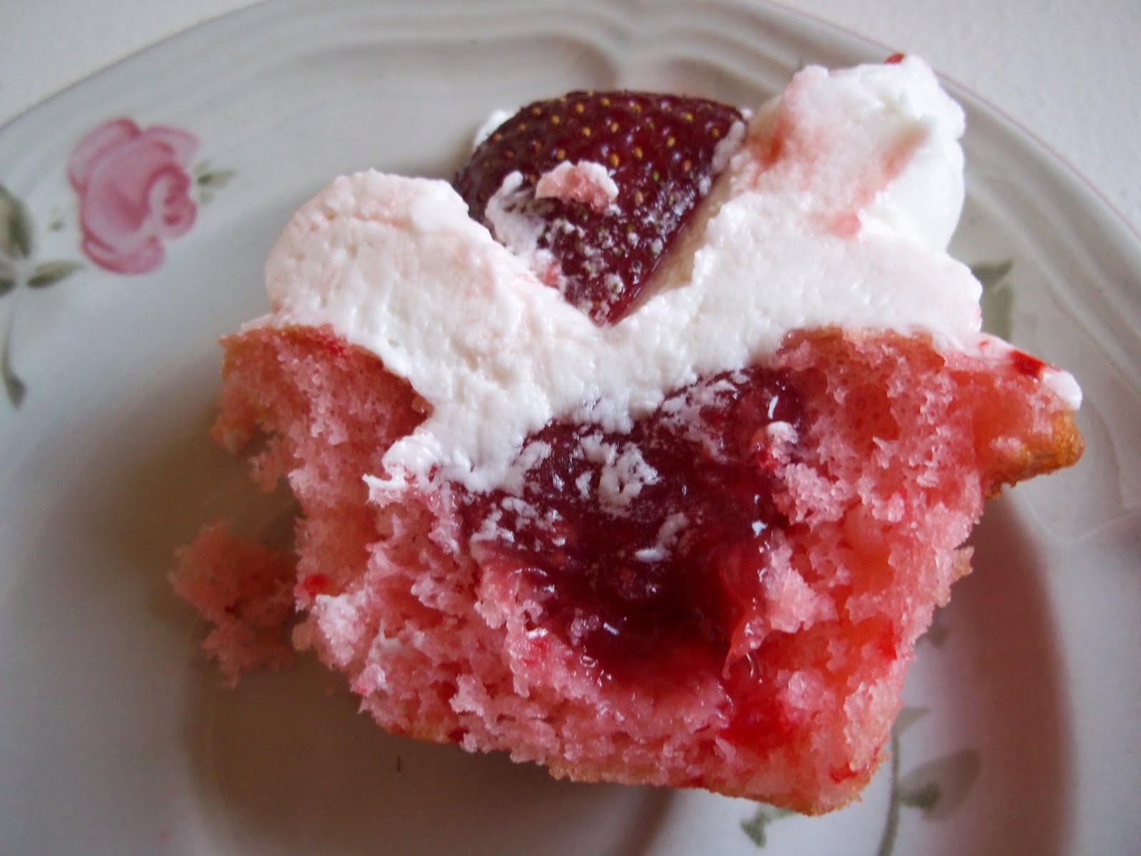 Cupcakes with Strawberry Filling