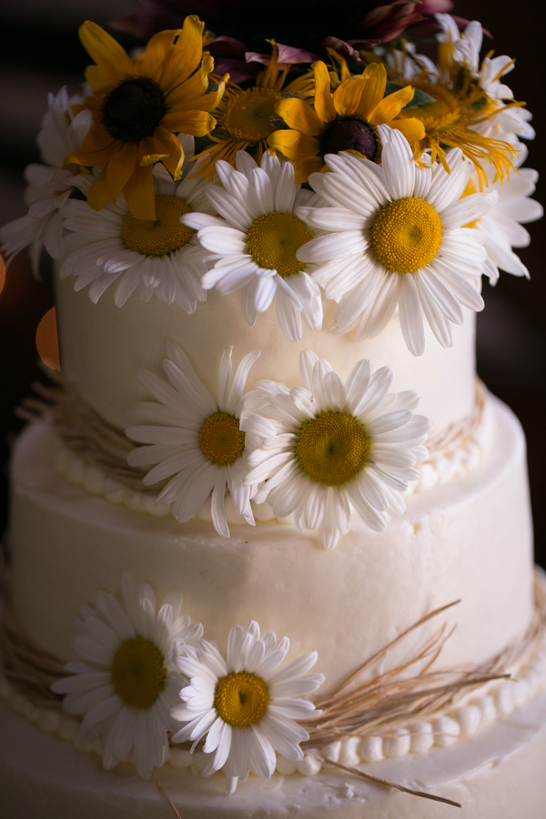 Daisy and Sunflower Wedding Cake Daisy and Sunflower Wedding Cake