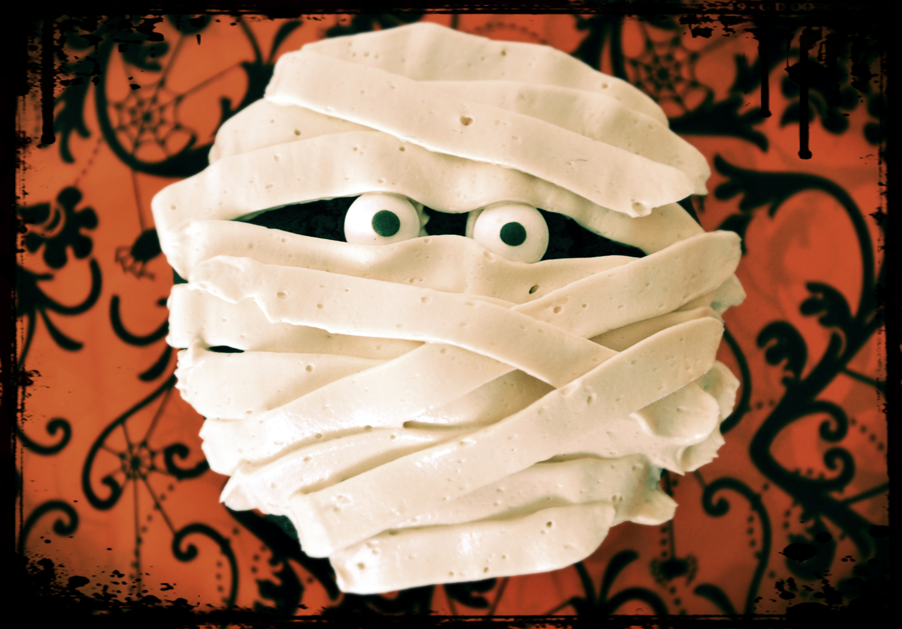 Halloween Mummy Cupcakes