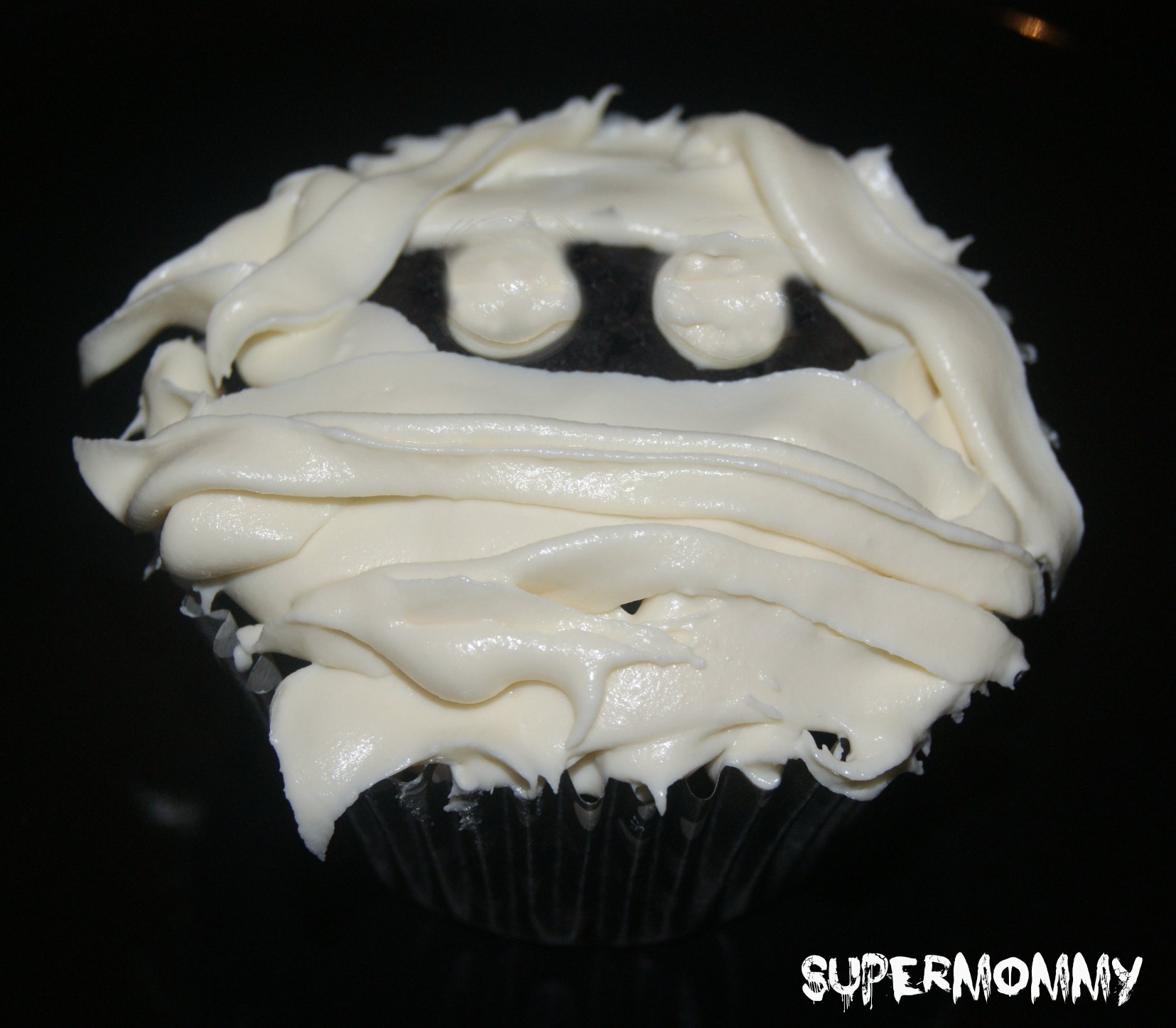 How to Make Halloween Mummy Cupcakes