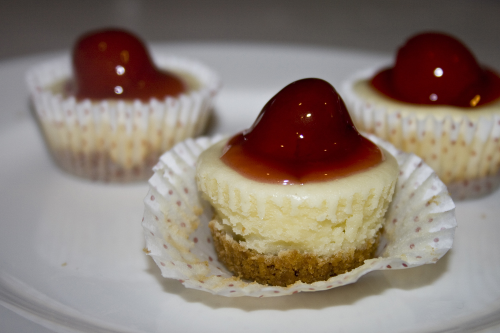 Mini Cheesecakes with Graham Cracker Crust Mini Cheesecakes with Graham Cracker Crust