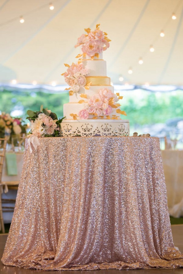 Photo Blush and Gold Wedding Cake Table