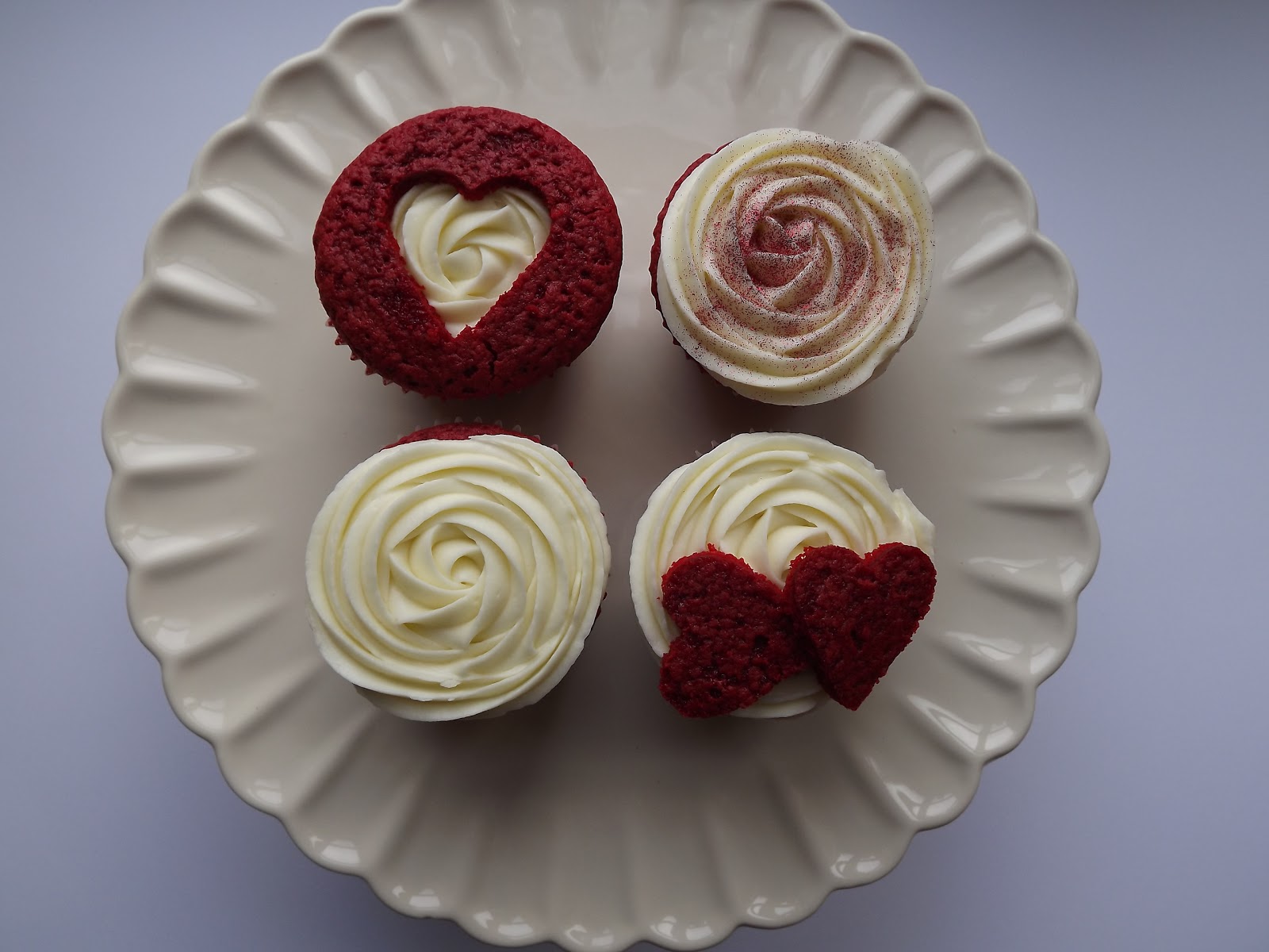 10 Photos of Red Velvet Cupcakes Decorated For Valentine's