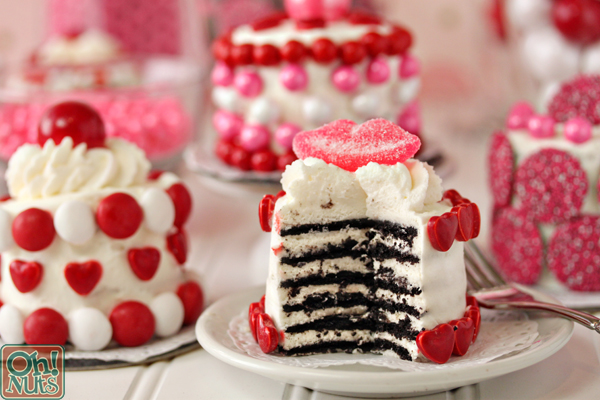 Valentine's Day Mini Cakes Valentine's Day Mini Cakes